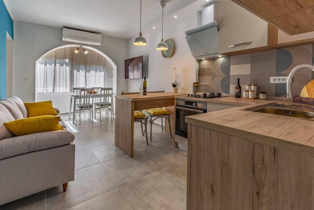 New Two Bedroom Apartment Maloni Pula Bagian luar foto